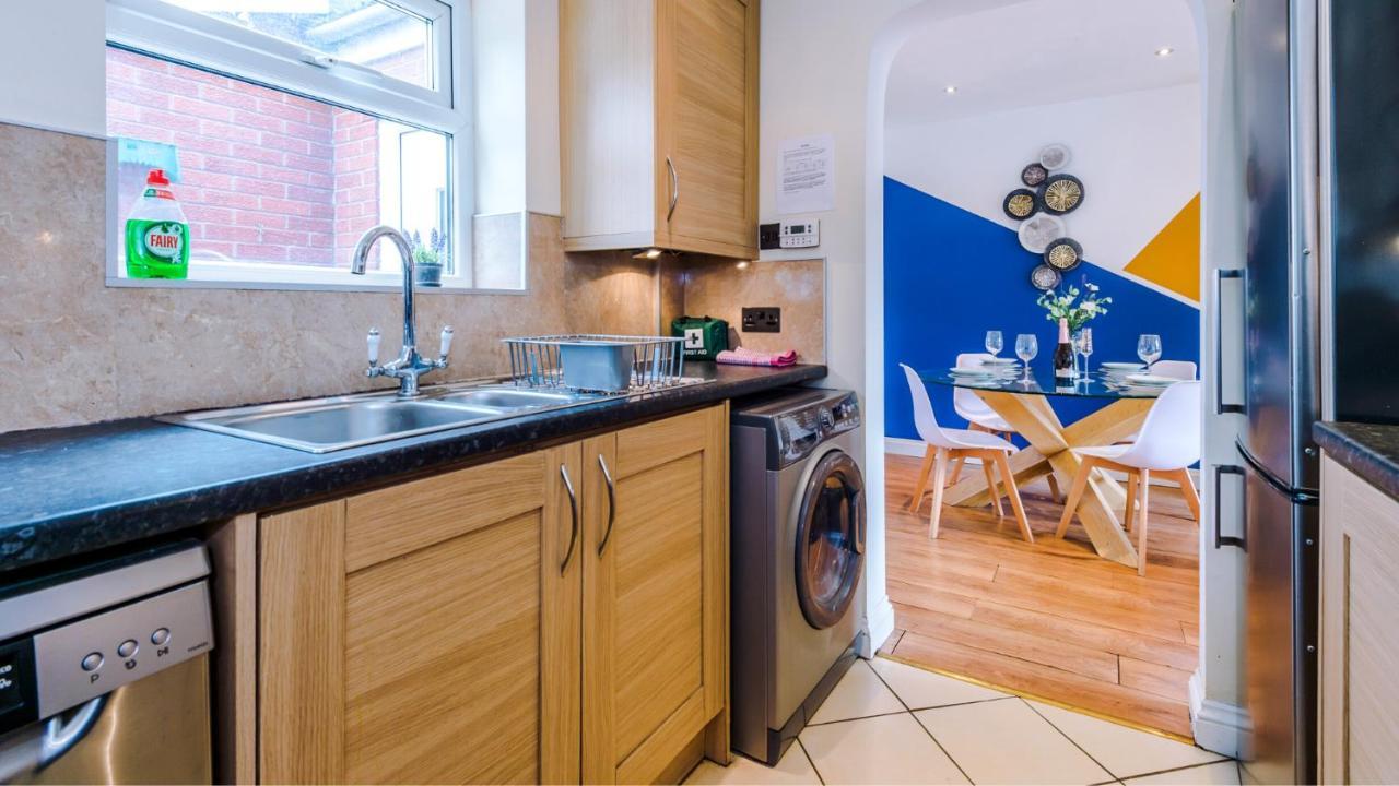 Newhall Road - 4 Bedroom Chester Home - Parking Wervin Exterior foto